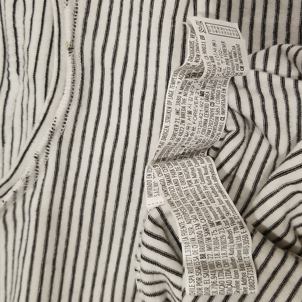 Forever 21 Black and White Striped Crewneck Graphic Tee Size S - Picture 13 of 16